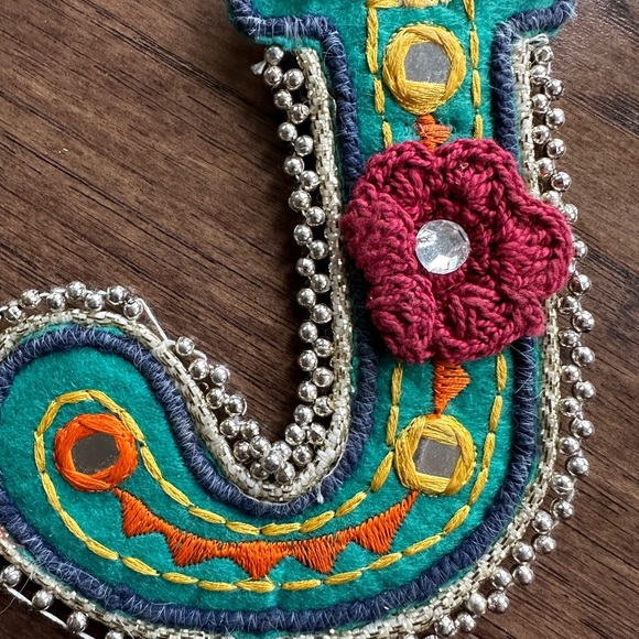 ⛄️ 50% off⛄️ Only ONE left!!! Felt Letter J Ornament /Present Topper - Picture 3 of 4